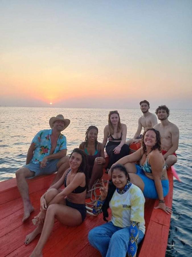 Lucky Sun Saracen Bay Hostel Koh Rong Sanloem Εξωτερικό φωτογραφία
