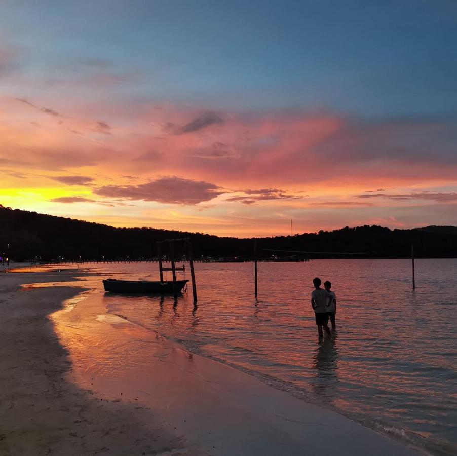 Lucky Sun Saracen Bay Hostel Koh Rong Sanloem Εξωτερικό φωτογραφία