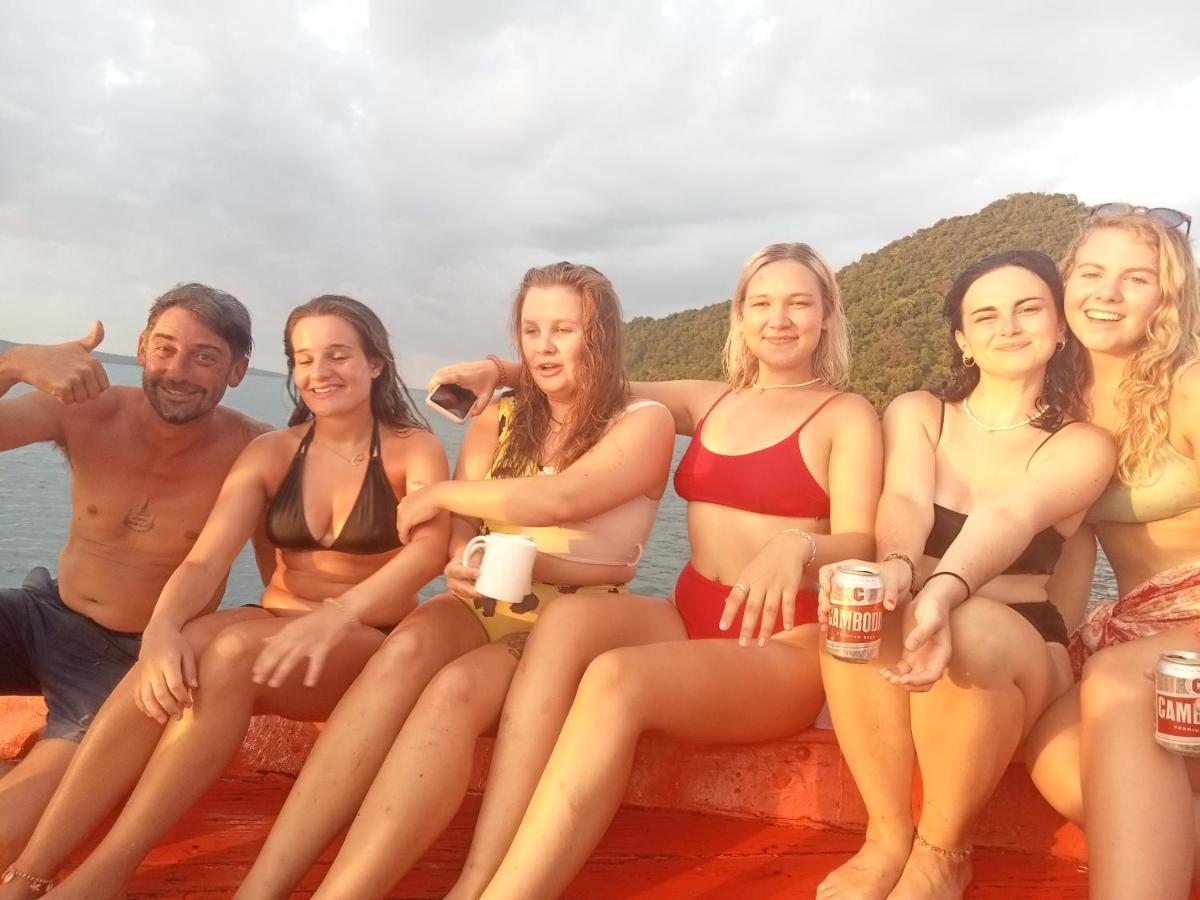 Lucky Sun Saracen Bay Hostel Koh Rong Sanloem Εξωτερικό φωτογραφία
