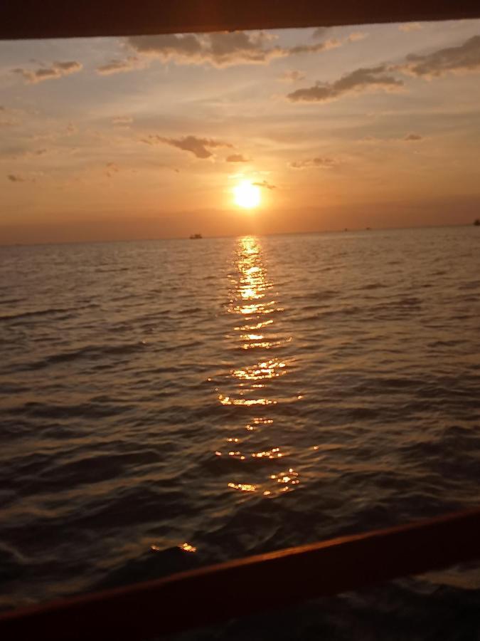 Lucky Sun Saracen Bay Hostel Koh Rong Sanloem Εξωτερικό φωτογραφία
